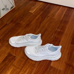 ALL WHITE HOKA CLIFTON 8’s